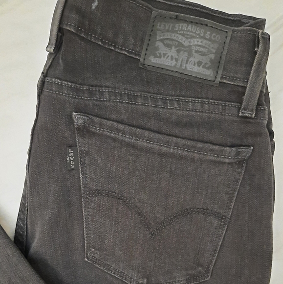 Levi Strauss Women's Skinny Jeans - Picture 7 of 7